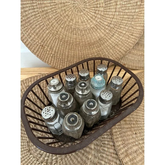 Vintage set of 12 salt and pepper shakers - Picture 2 of 9